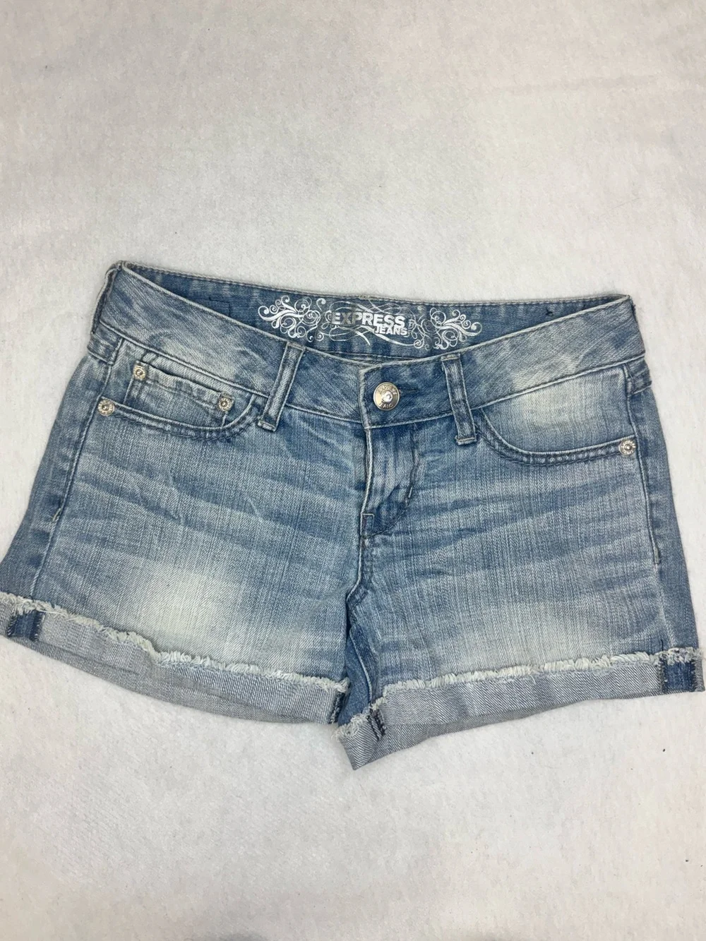 Early 2000’s Express Light Wash Distressed Denim Shorts w/rhinestones size 0